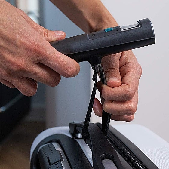 Evita sobrecostes por exceso de equipaje en el aeropuerto con estas básculas digitales de maletas