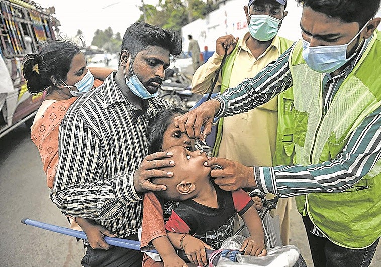 Sarampión, meningitis, tosferina... Virus que creíamos desterrados y por qué vuelven ahora