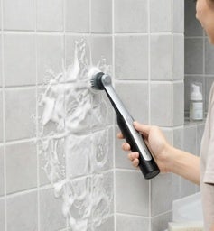 Limpia las juntas de los azulejos sin esfuerzo y con resultados perfectos con el cepillo eléctrico HOTO Wand