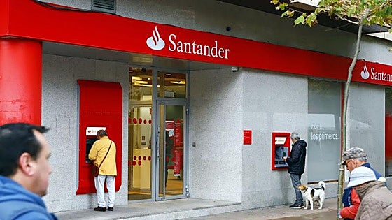 Santander cierra la compra de TSB a Sabadell por 3.300 millones de euros