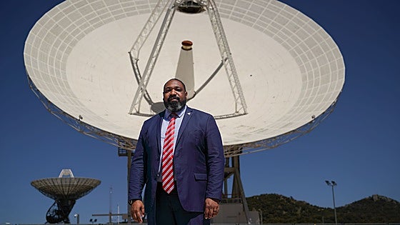 «Para los astronautas nosotros somos como su 'smartphone'»