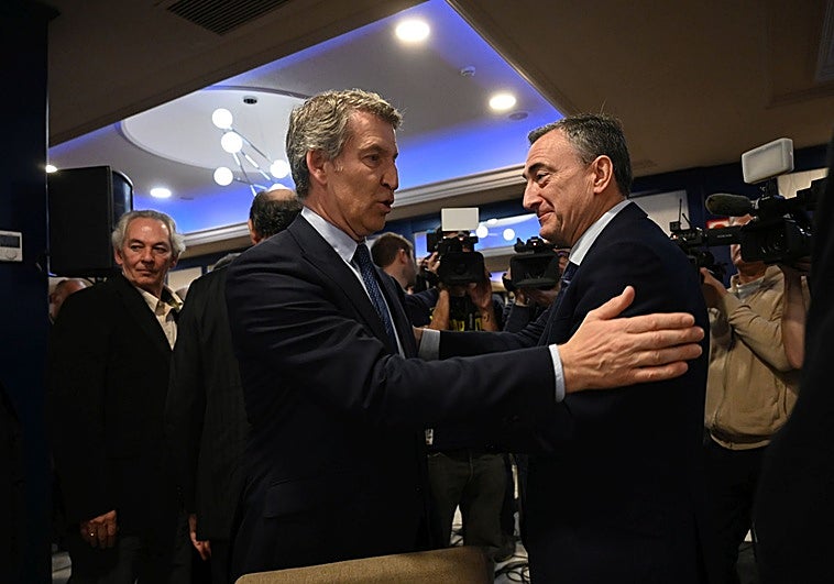 Feijóo no moverá ficha con PNV y Junts convencido de que Sánchez se cocerá en su salsa
