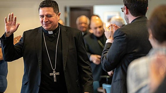 El Papa León XIV nombra a un exinmigrante sin papeles obispo en Estados Unidos