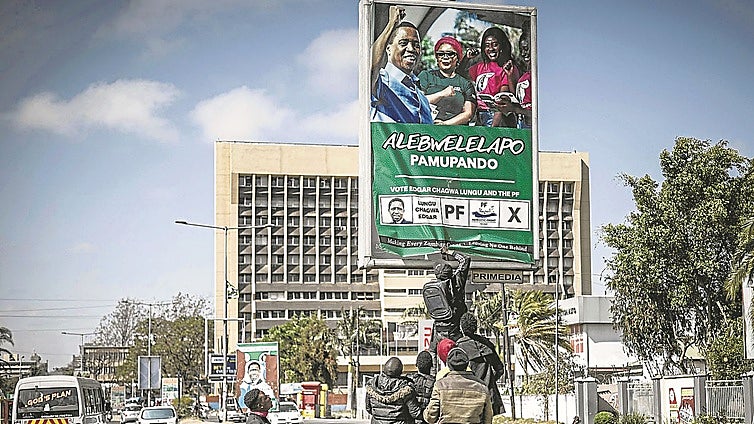Un cadáver insepulto y un imperio: el culebrón judicial de los Lungu