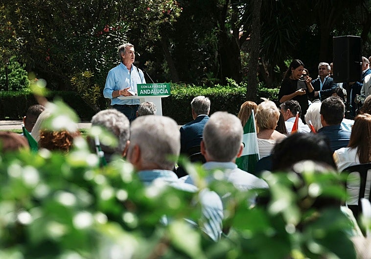 Feijóo blande la corrupción contra Montero y clama por mantener la mayoría absoluta en Andalucía