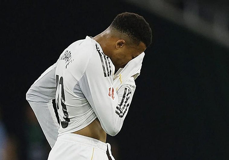 Mbappé se defiende de las críticas por su escapada a Cerdeña