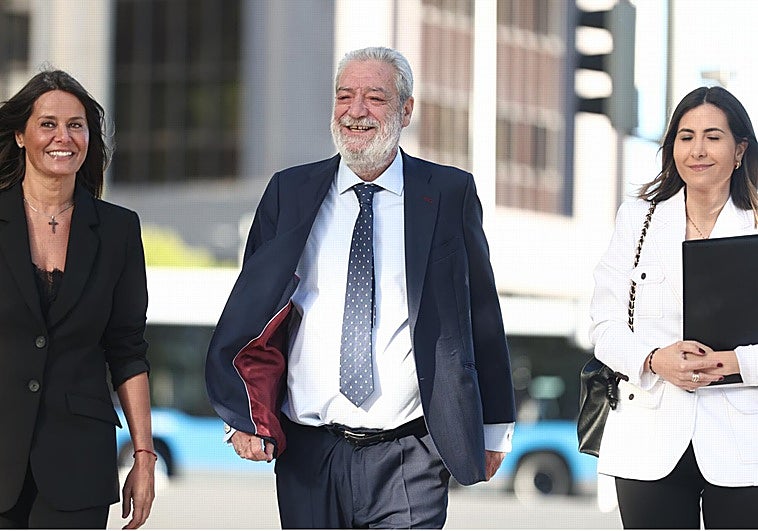 Miguel Ángel Rodríguez asegura que el novio de Ayuso le pasó la foto de los periodistas