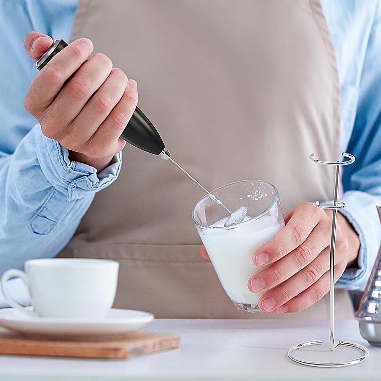 Espumadores de leche, el accesorio imprescindible para amantes del café y los capuchinos