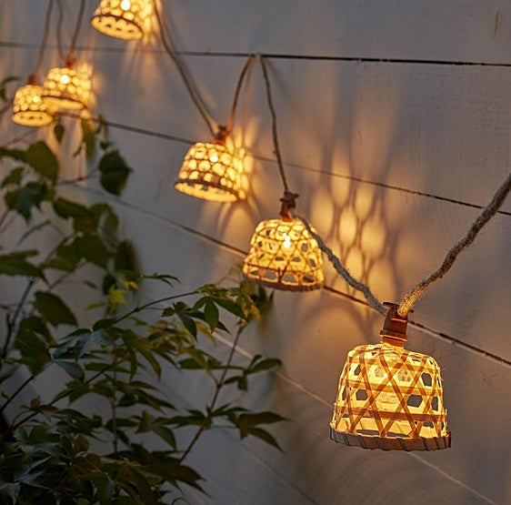 Ilumina tus noches sin pagar ni un euro en el recibo de luz con estas luces solares