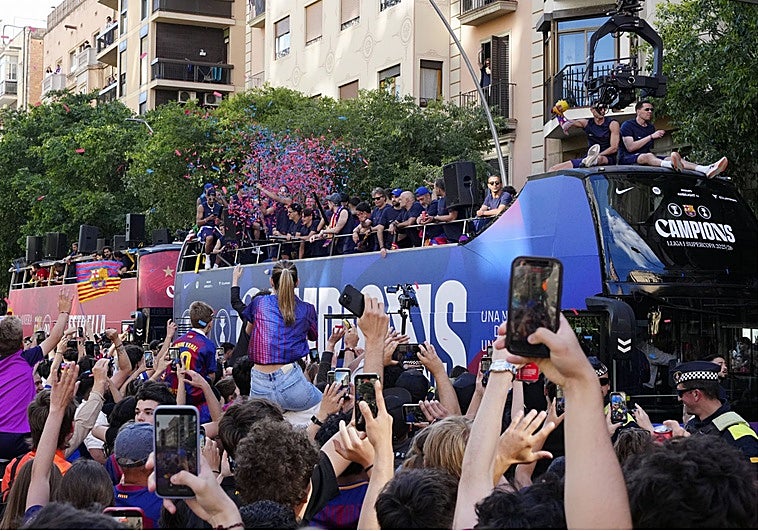 Szczesny, protagonista en la rúa del Barça por el título de Liga