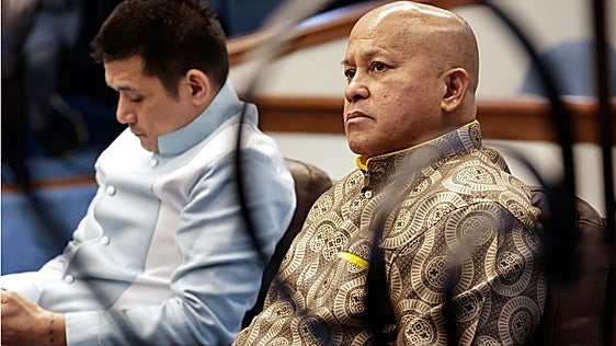 Tiroteo en el Senado de Filipinas durante el arresto de un cargo del expresidente Duterte reclamado por el Tribunal de La Haya