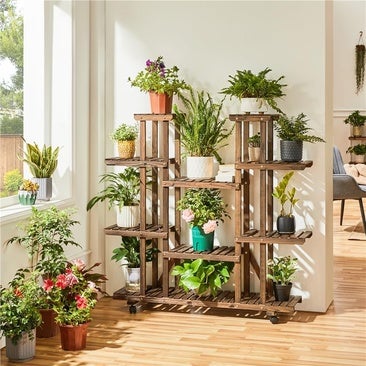 Dale a tus plantas el lugar que se merecen con estos soportes de bambú