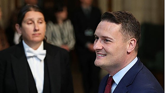 Dimite el ministro de Sanidad del Reino Unido y se postula para suceder a Starmer