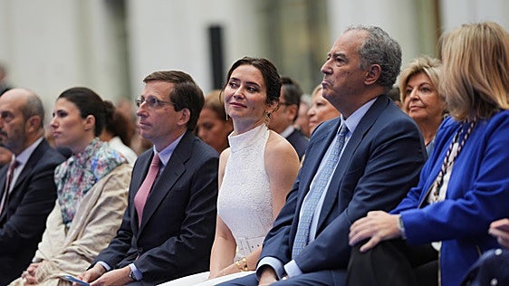 El PP apela a la «fraternidad» con México ante una oposición que tacha de «ridículo» el viaje de Ayuso