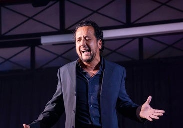 Matías de Paula durante una actuación