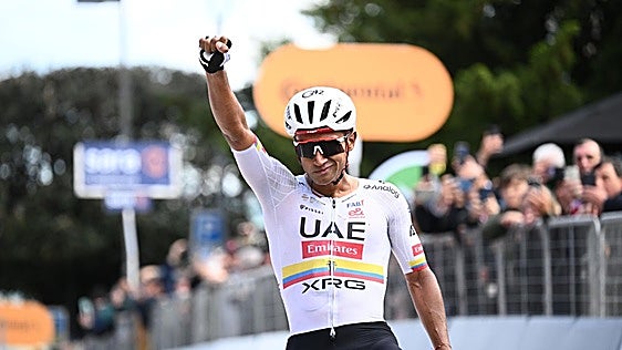 El Lagarto Narváez disfruta en su hábitat y Eulálio honra la maglia rosa