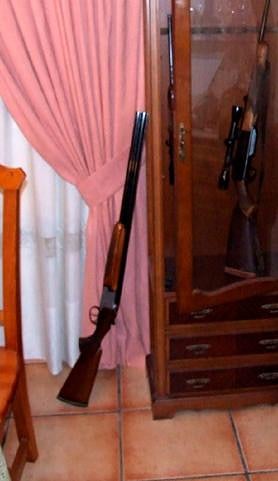 Imagen secundaria 2 - Las escopetas que Manuel Alonso tenía repartidas por la casa cuando se produjo la muerte de los colombianos.