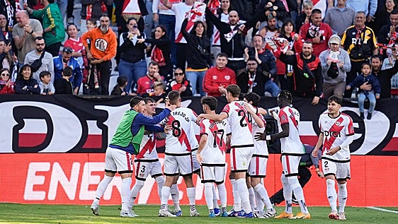 Una estafa antes de la final europea del Rayo desata una ola de solidaridad en Vallecas