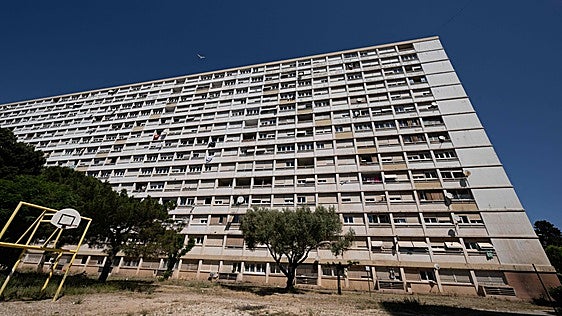 Una madre mata a sus tres hijos en Francia tras saltar con ellos desde un decimotercer piso