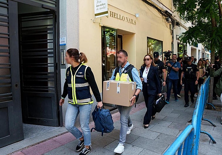 El juez autorizó el registro corporal de la secretaria de Zapatero para incautar su móvil por su papel «esencial» en la trama