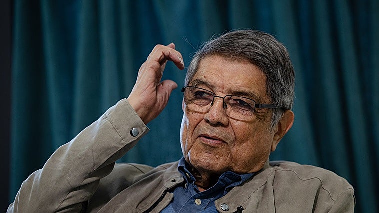El escritor Sergio Ramírez ocupará la silla de Vargas-Llosa en la RAE