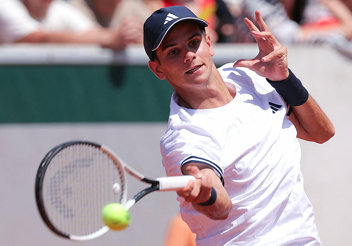 Rafa Jódar avanza con sufrimiento en Roland Garros