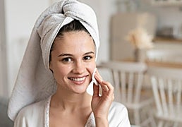 Cuida tu piel con este suero facial con bakuchiol, niacinamida y ácido hialurónico de EQQUALBERRY