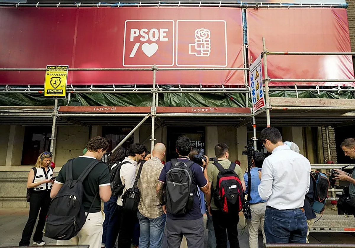 La UCO acaba tras doce horas el «requerimiento de información» en Ferraz