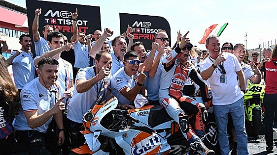 Raúl Fernández bate a Jorge Martín en el sprint de Mugello