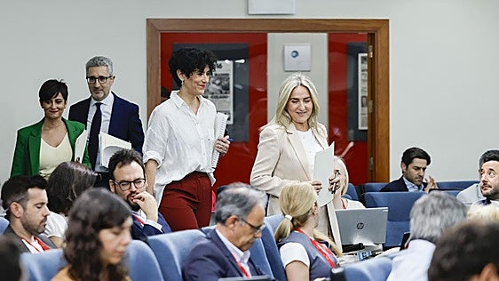 El Gobierno se mofa de la «desesperación» del líder del PP