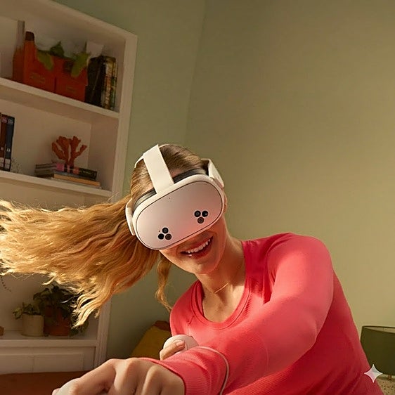 Sumérgete en la realidad virtual y disfruta de miles de experiencias inmersivas con las gafas de realidad virtual Meta Quest 3S