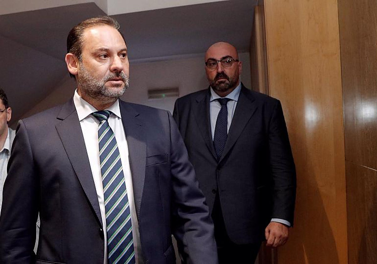 La trama de Leire Díez sobre Ábalos: «Llevas a un tonto como él, se encoña con la puta y le tienes cogido para siempre»
