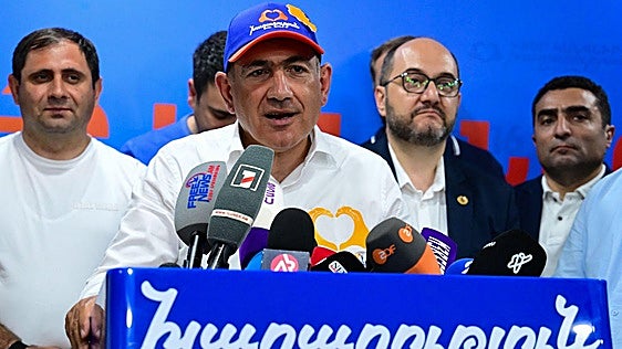 El europeísta Pashinián gana las elecciones de Armenia en plena tensión con Rusia