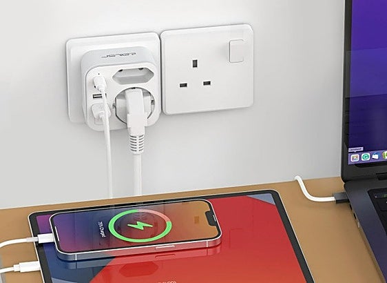 Estos adaptadores universales para viajes funcionan en más de 200 países