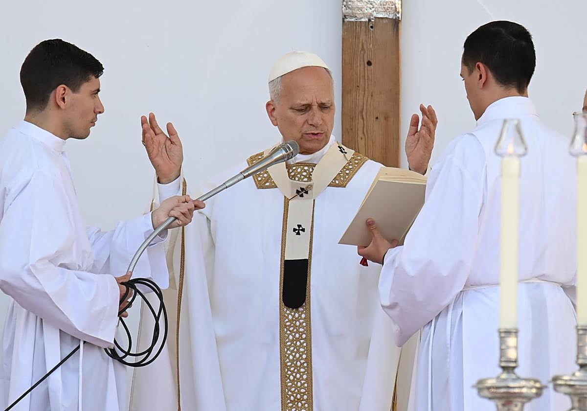 La misa del papa León XIV reúne a miles de fieles en el Estadio de Gran Canaria