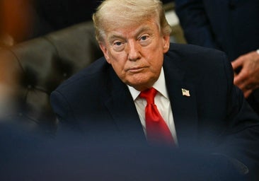 Trump sopla a regañadientes 80 velas en la jaula de la Casa Blanca con muchas dudas sobre su salud
