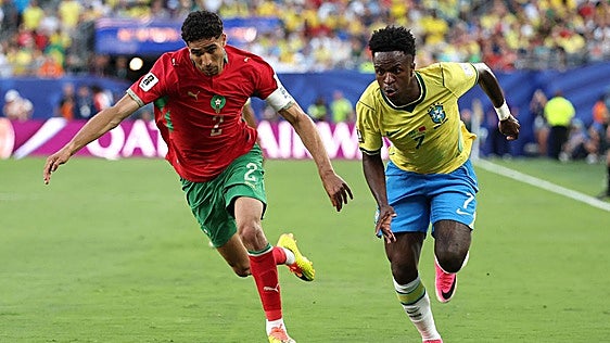 La FIFA da marcha atrás en su 'veto' al castellano tras las polémicas ruedas de prensa de Vinicius, Hakimi y De Jong