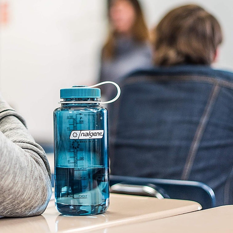 Analizamos la botella de agua Nalgene para hidratarte vayas donde vayas
