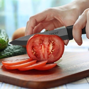 Estos cuchillos de cerámica negra son perfectos para regalar a amantes de la cocina