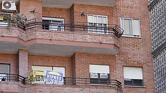 La compraventa de vivienda cede un 1,8% y acumula cuatro meses de descensos