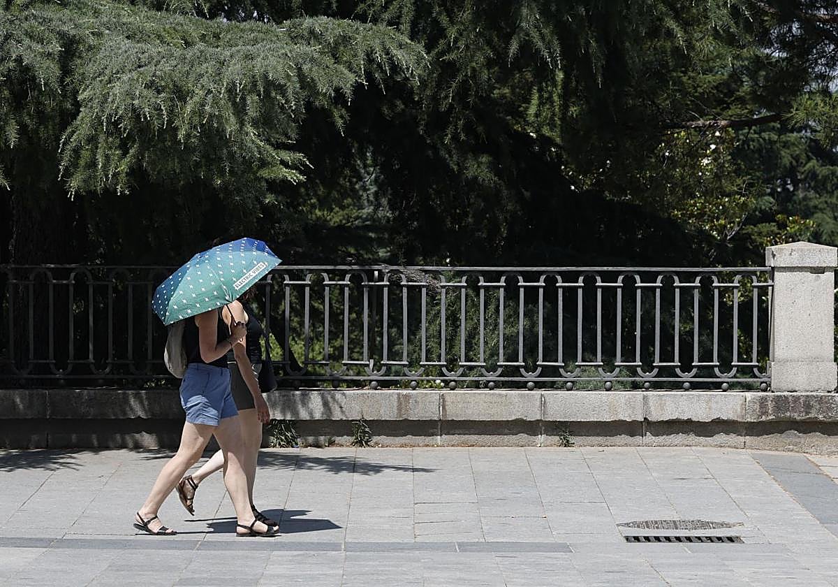 La primera ola de calor del año arranca este fin de semana y amenaza con alcanzar los 42 grados