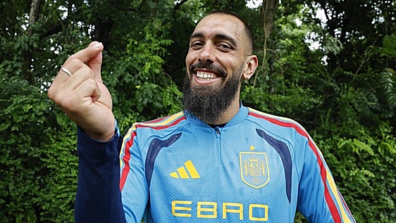 Borja Iglesias se toma con humor que no le dejaran entrar en el hotel: «Le ha pasado a más jugadores»