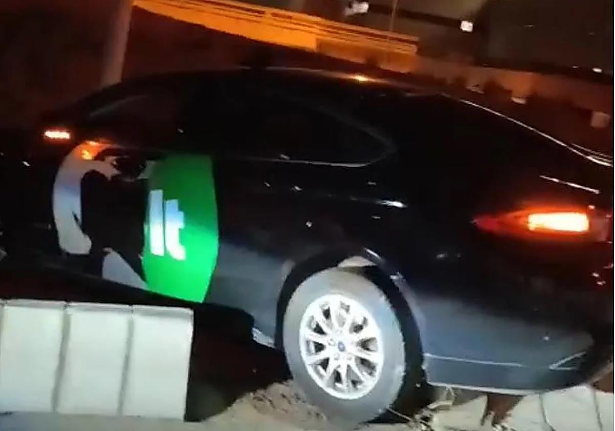 Un joven roba el VTC en el que viajaba en Marbella y lo estrella a los pocos metros | El Diario Montañés