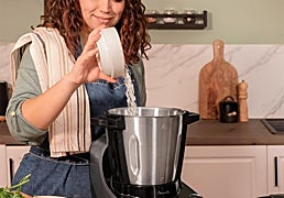 Cocina sin complicaciones y con precisión con el robot Cecotec Mambo Touch