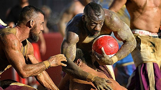 El Mundial de fútbol de los 'palos', el Calcio Storico: «Acabó con un ojo en las manos»