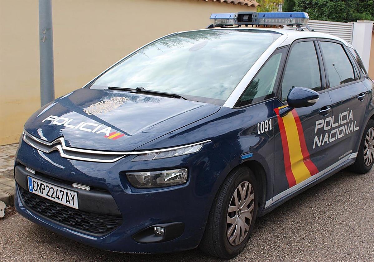 Rescatan a un bebé deshidratado y cubierto de heces en una vivienda insalubre de sus padres ebrios en Madrid