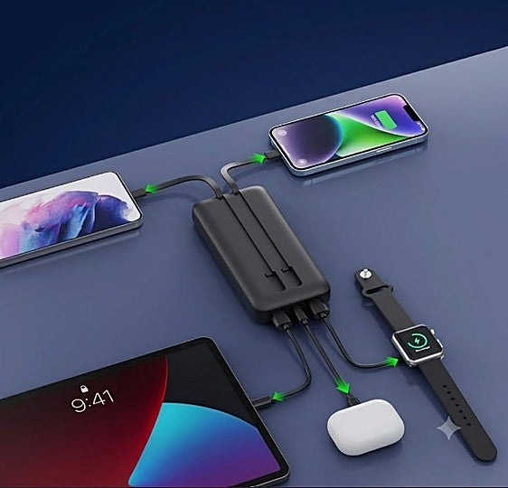 Esta Power Bank te va a cautivar: es de carga rápida, tiene 5 salidas y vale tanto para Android como para IOS
