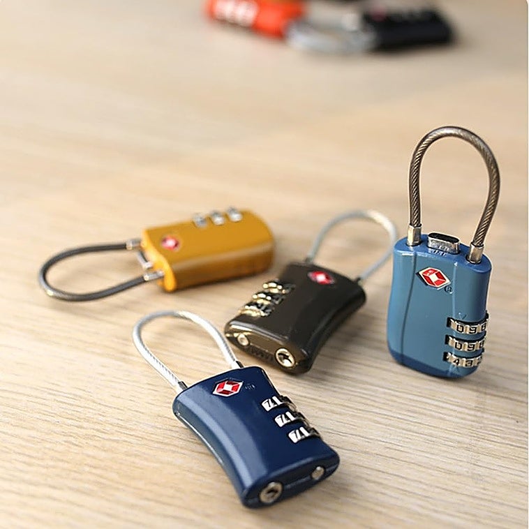 No te vayas de vacaciones sin proteger tus maletas con estos candados TSA