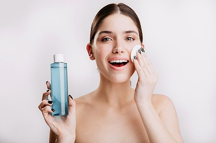 Agua micelar Bioderma Sensibio H2O: Desmaquilla, limpia y calma la piel sin frotar