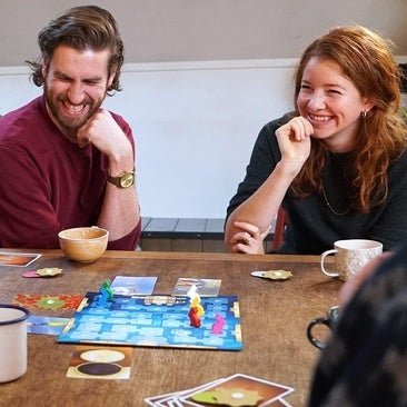 Despierta la imaginación familiar con el juego de mesa Asmodee Dixit
